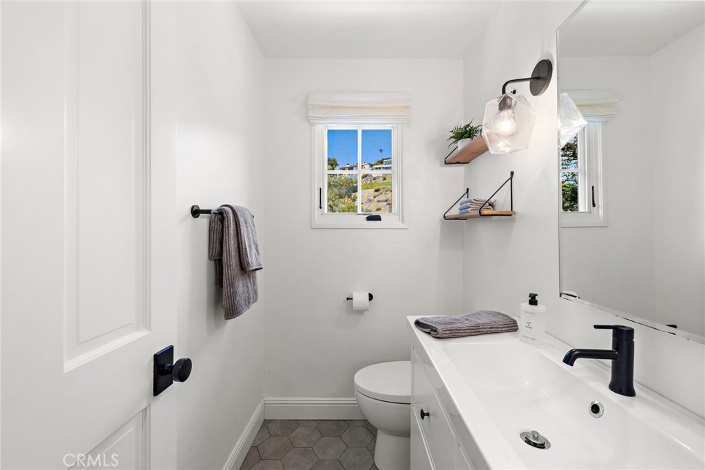916 Bluebird Canyon Drive, Laguna Beach CA 92651 - photo 29