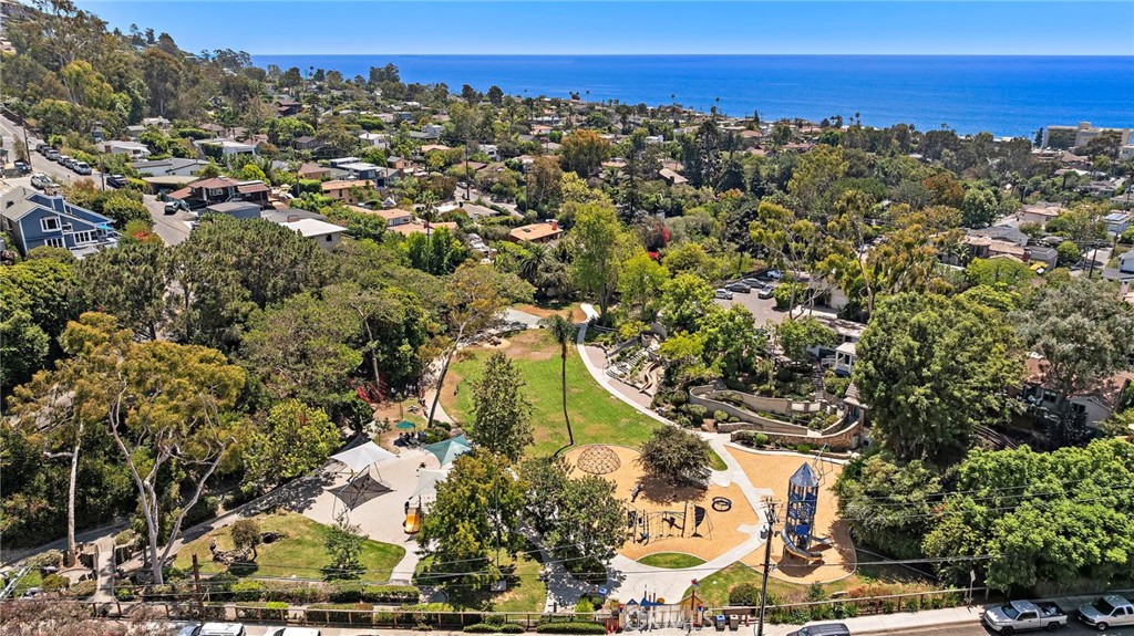 Bluebird Park - 916 Bluebird Canyon Drive, Laguna Beach CA 92651 - photo 37