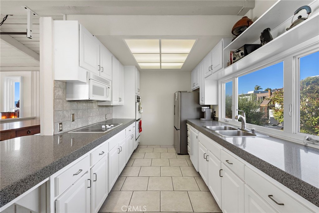 917 Quivera, Laguna Beach CA 92651 - photo 10
