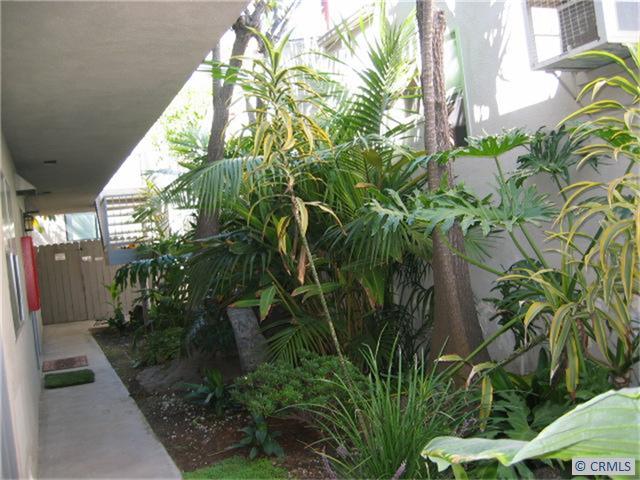 Entry Courtyard - 921 S COAST Highway B, Laguna Beach CA 92651 - photo 1