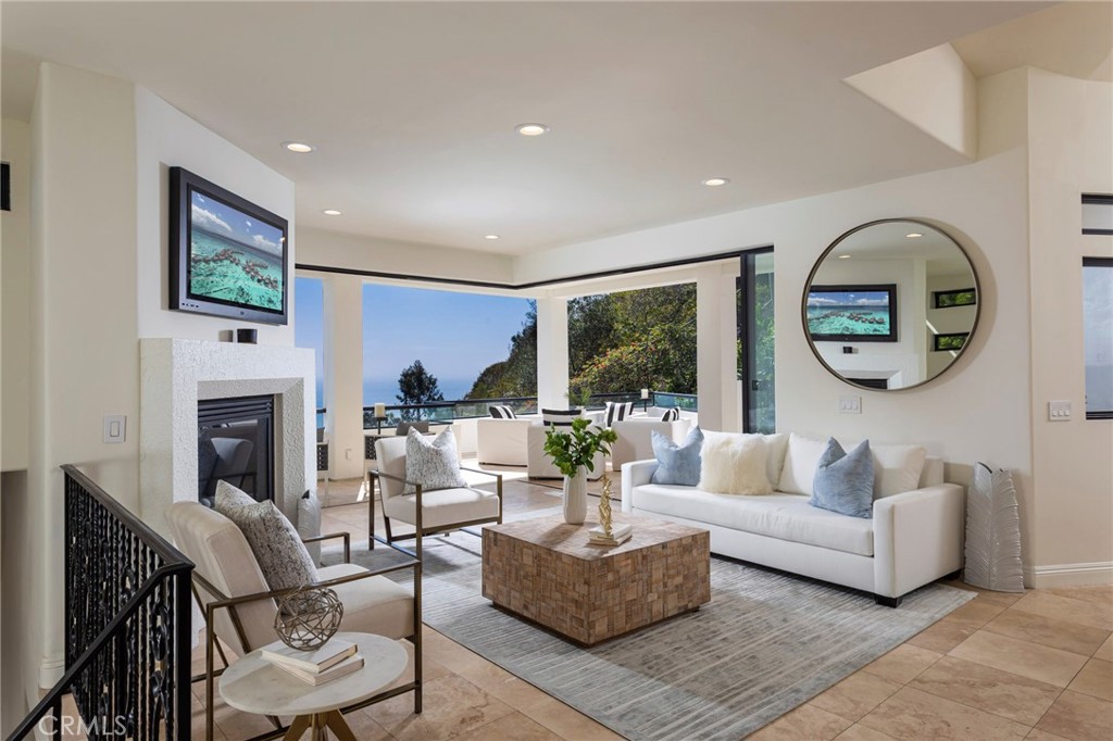 921 Summit Way, Laguna Beach CA 92651 - photo 2