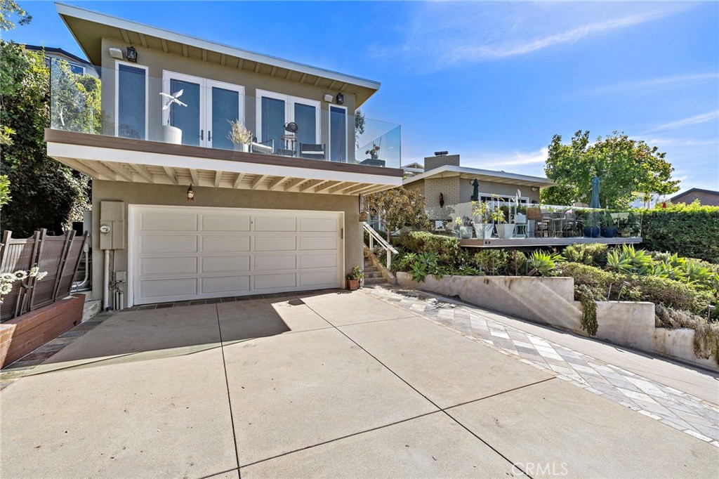 Large driveway and two car garage - 930 Canyon View Drive, Laguna Beach CA 92651 - photo 3
