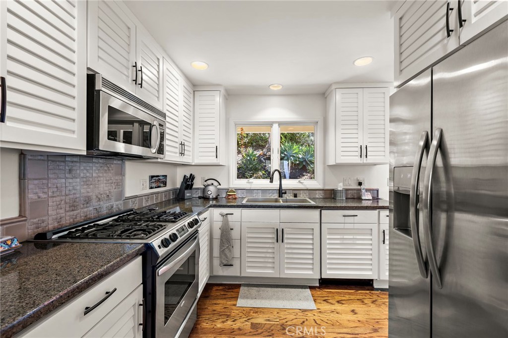 Modern kitchen with stainless steel appliances and Granite counter tops - 930 Canyon View Drive, Laguna Beach CA 92651 - photo 18