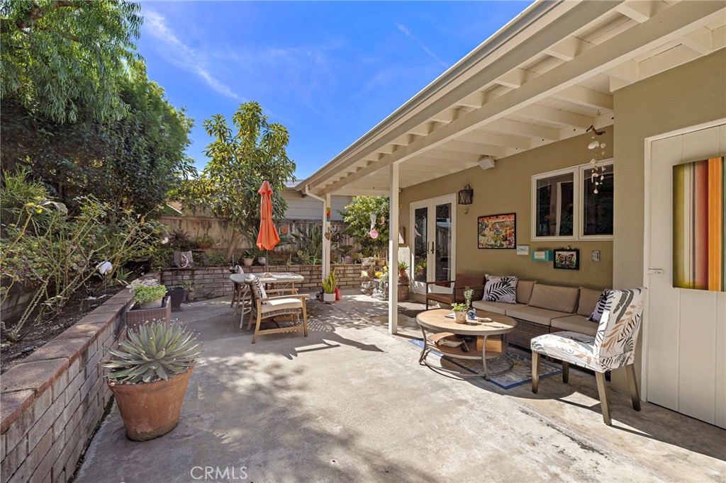 Rear patio and cozy entertaining area - 930 Canyon View Drive, Laguna Beach CA 92651 - photo 27