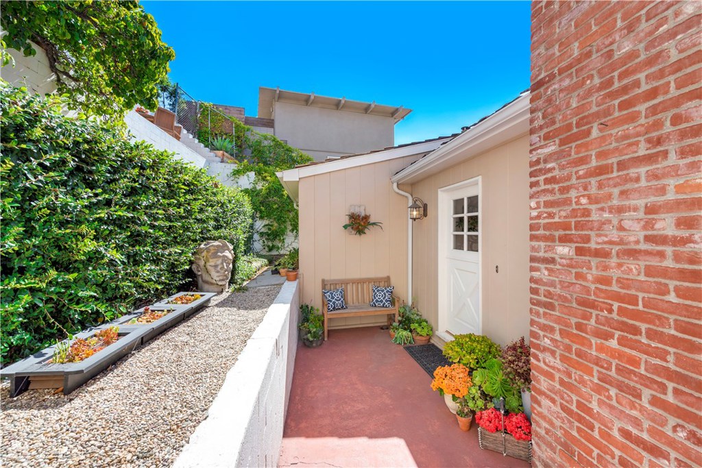 933 Coast View Drive, Laguna Beach CA 92651 - photo 1