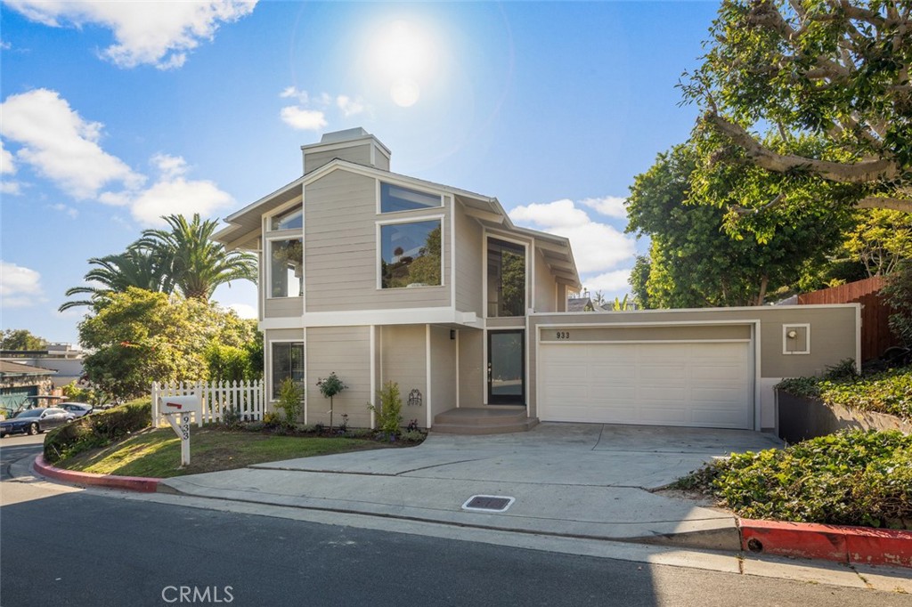 Laguna Village Home with 2 car driveway in the Heart of the Village - 933 Meadowlark Drive, Laguna Beach CA 92651 - photo 1