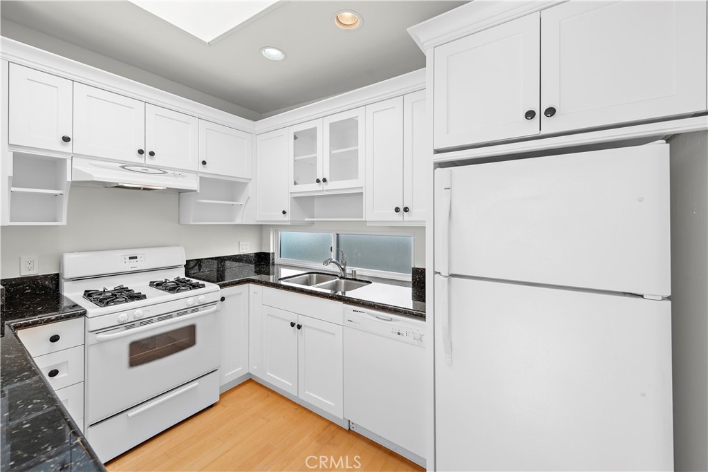 935 La Mirada Street, Laguna Beach CA 92651 - photo 15