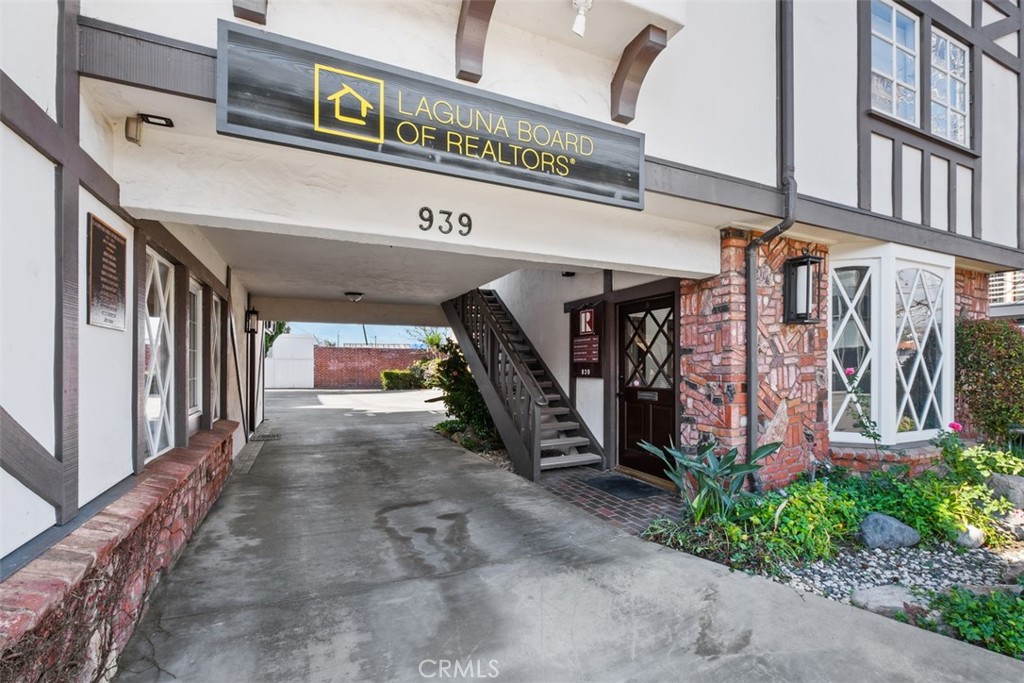 939 Glenneyre Street E, Laguna Beach CA 92651 - photo 2