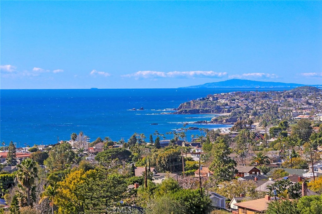 Incredible coastline and sunset views from most rooms of this immaculate custom home! - 940 Rembrandt Drive, Laguna Beach CA 92651 - photo 1