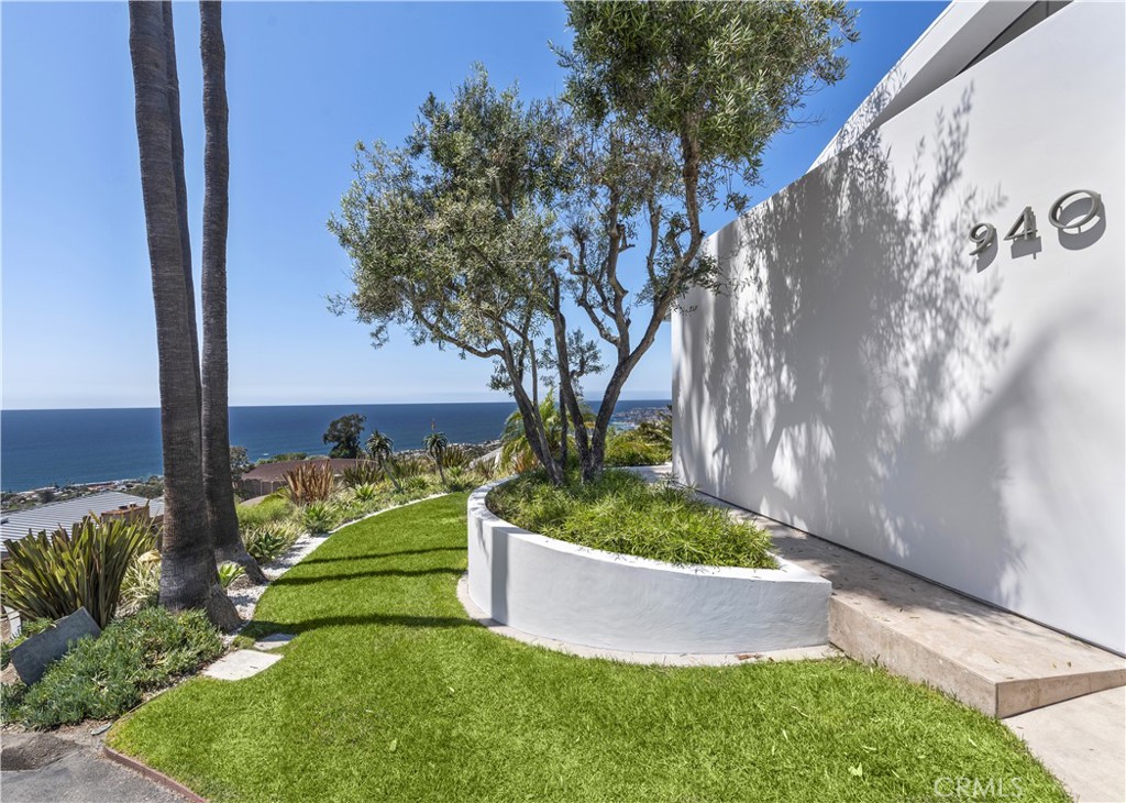 940 Summit Drive, Laguna Beach CA 92651 - photo 4