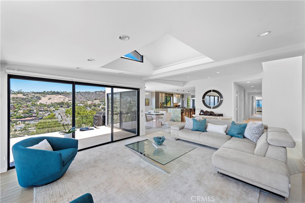 940 Summit Drive, Laguna Beach CA 92651 - photo 9