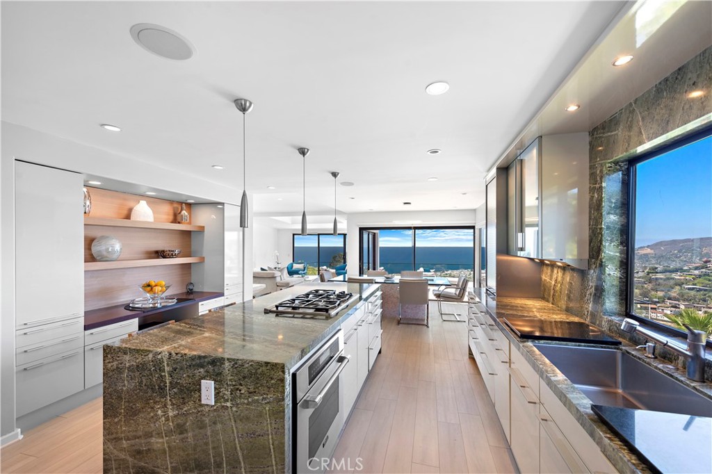 940 Summit Drive, Laguna Beach CA 92651 - photo 17