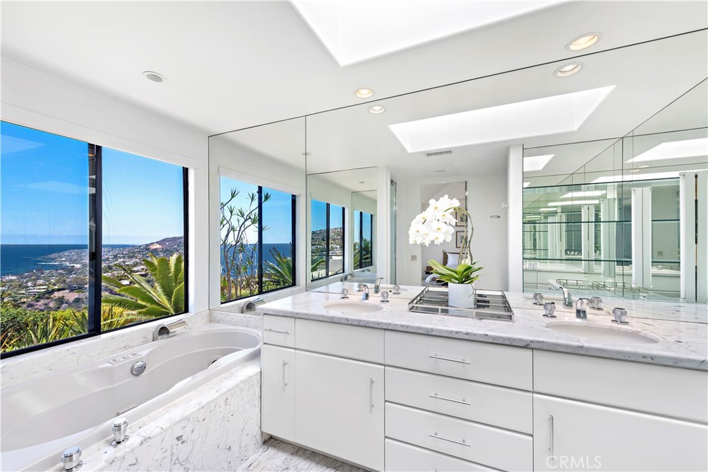 940 Summit Drive, Laguna Beach CA 92651 - photo 21