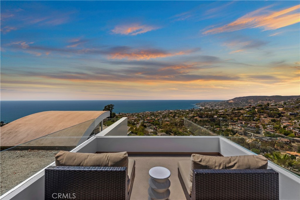 940 Summit Drive, Laguna Beach CA 92651 - photo 47