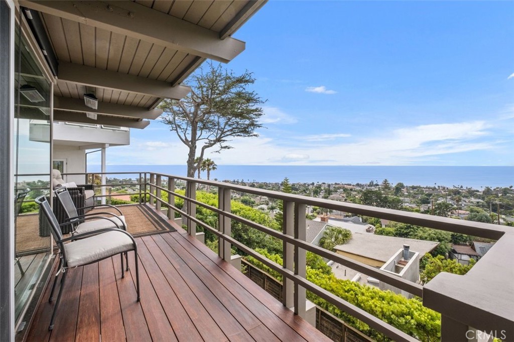 945 Coast View Drive, Laguna Beach CA 92651 - photo 1