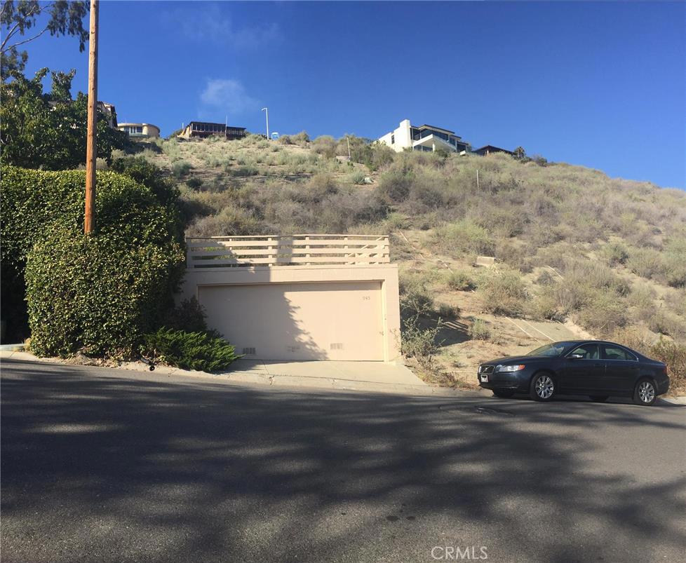 Gently sloping building site, 6,100 sq. ft. Garage part of the package. - 945 Oriole Drive, Laguna Beach CA 92651 - photo 1