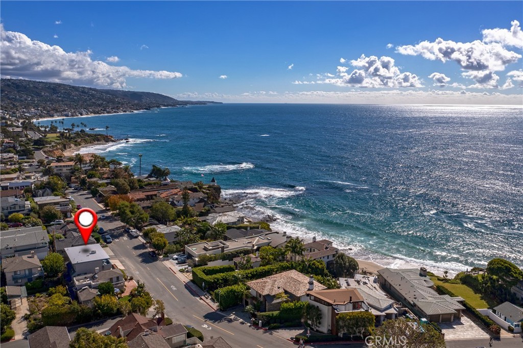 Amazing North Laguna location. Excellent walking location to beaches, downtown, shops, galleries. - 960 Cliff Drive, Laguna Beach CA 92651 - photo 1