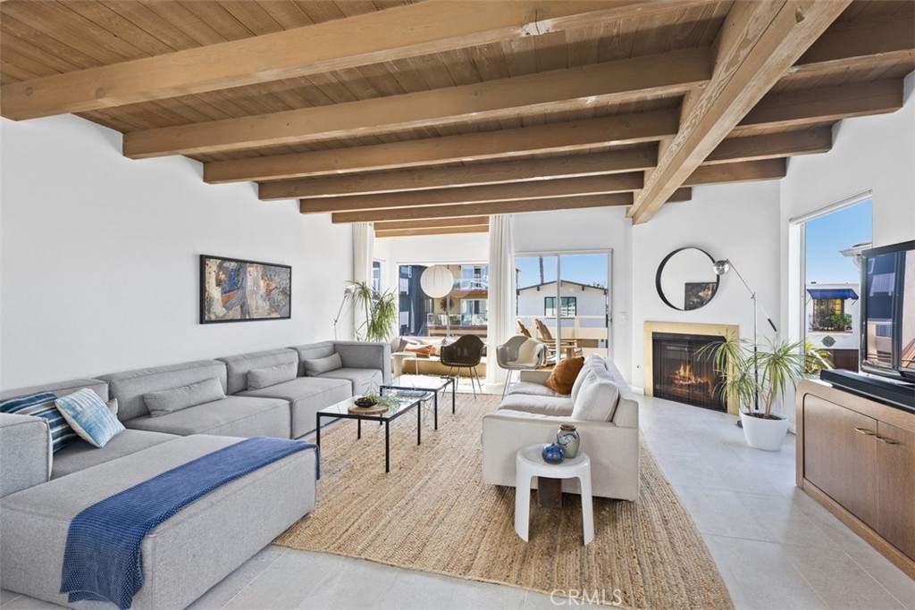 Beautiful living room with lots of natural light - 962 Tia Juana, Laguna Beach CA 92651 - photo 1