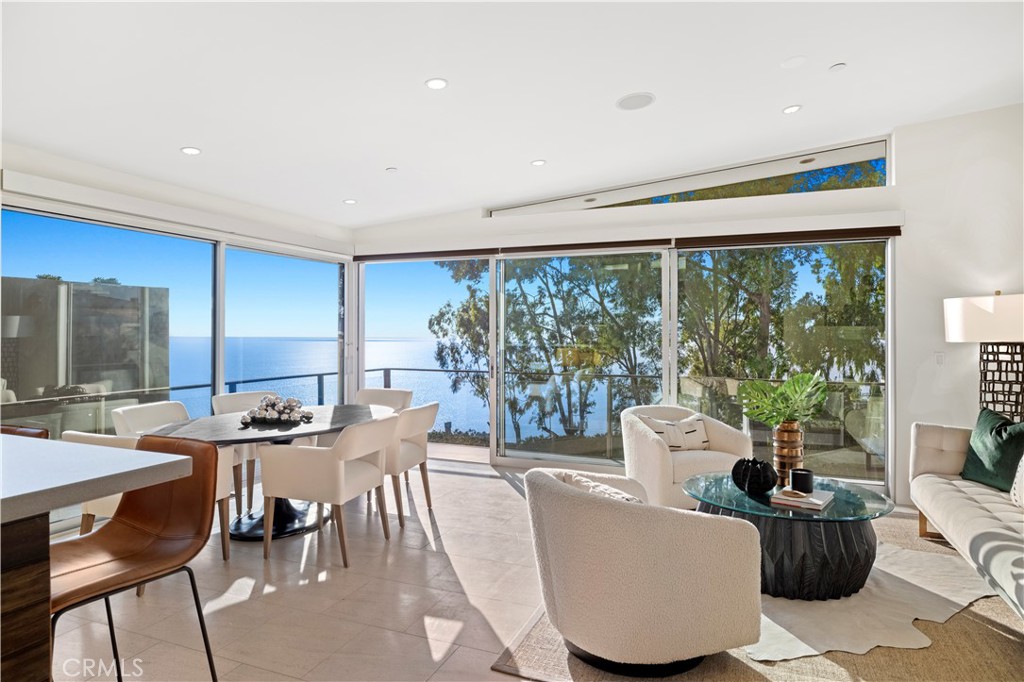 Natural light fills the living room - 970 Baja Street, Laguna Beach CA 92651 - photo 1