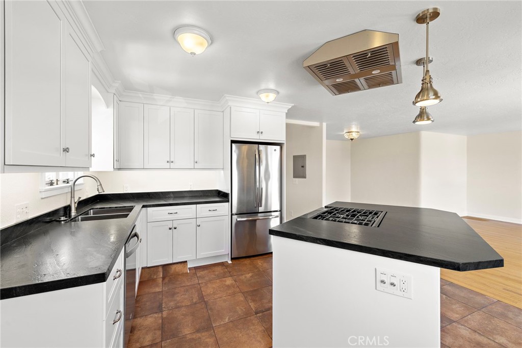 976 S Coast S A, Laguna Beach CA 92651 - photo 8