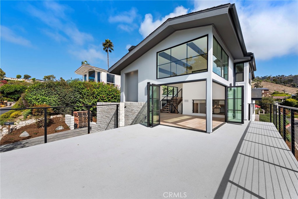 980 Meadowlark Lane, Laguna Beach CA 92651 - photo 2