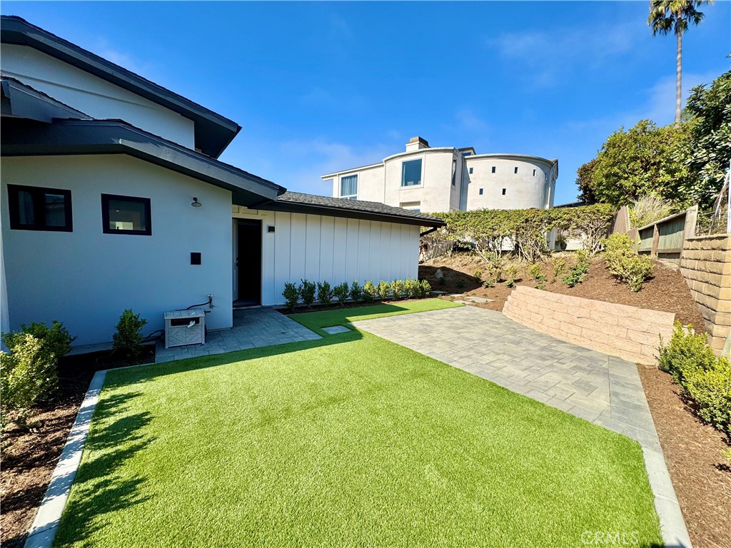 980 Meadowlark Lane, Laguna Beach CA 92651 - photo 21