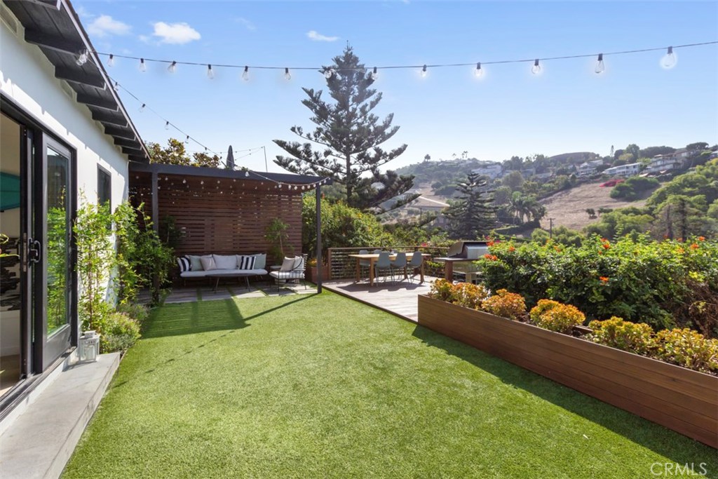 986 Meadowlark Drive, Laguna Beach CA 92651 - photo 1