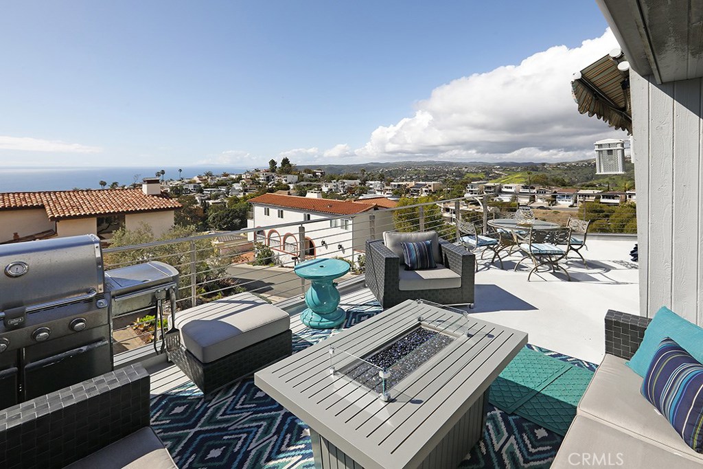 988 Acapulco, Laguna Beach CA 92651 - photo 1