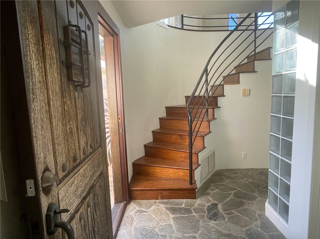 989 Miramar Street, Laguna Beach CA 92651 - photo 3