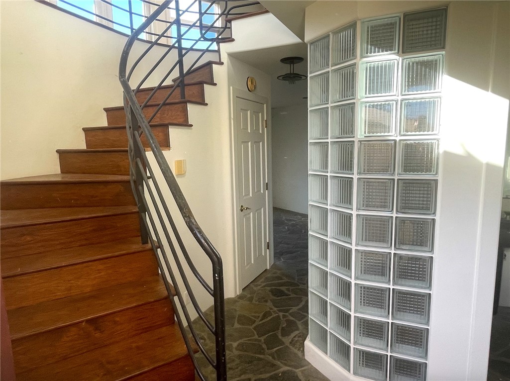 989 Miramar Street, Laguna Beach CA 92651 - photo 4