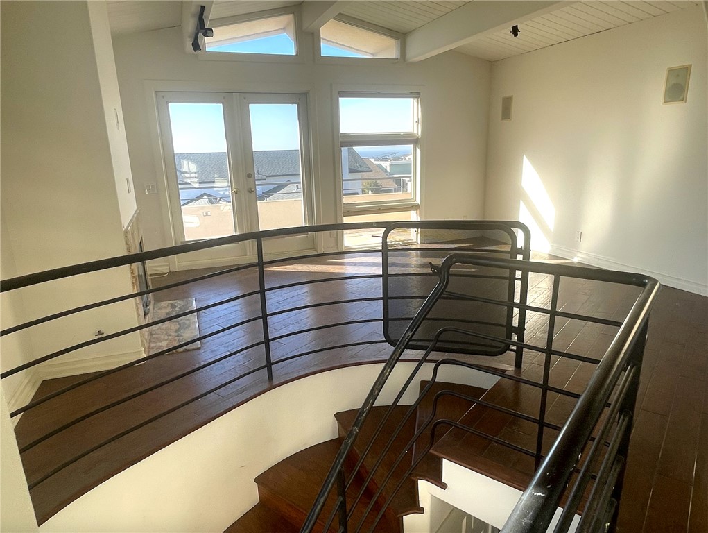 989 Miramar Street, Laguna Beach CA 92651 - photo 5