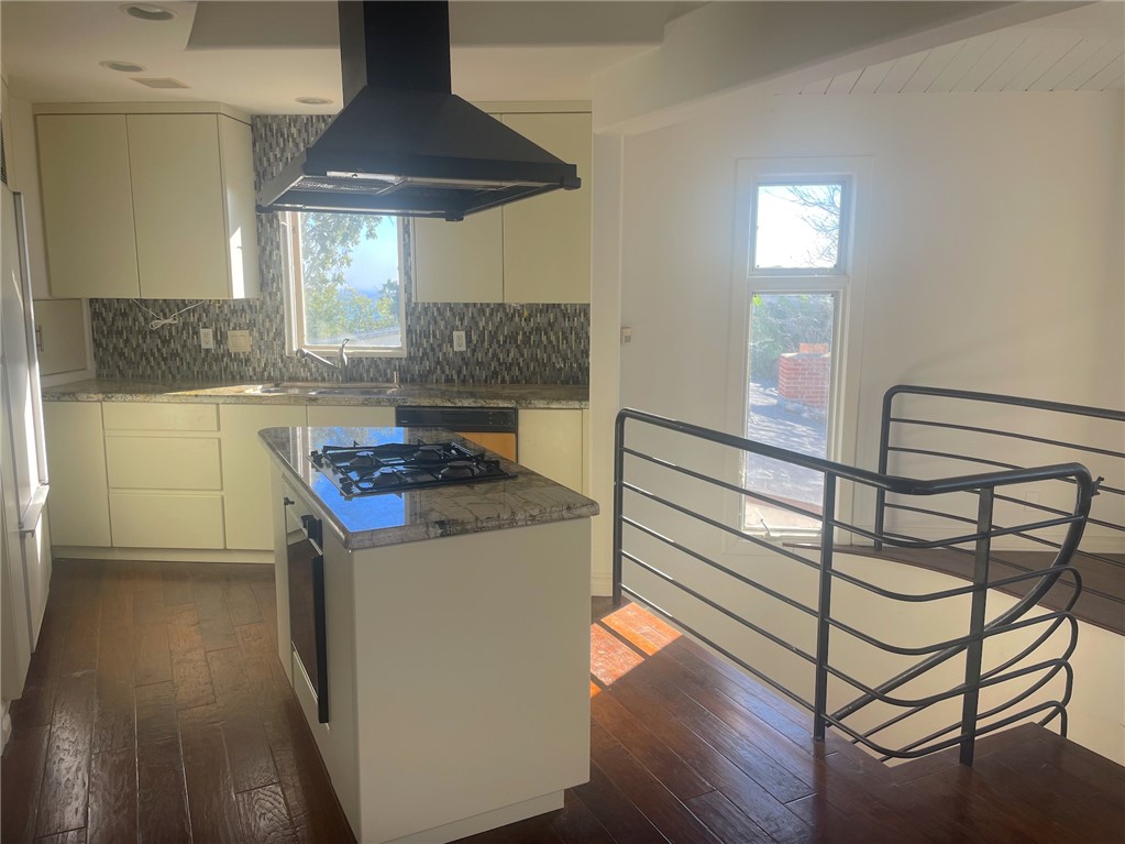 989 Miramar Street, Laguna Beach CA 92651 - photo 8