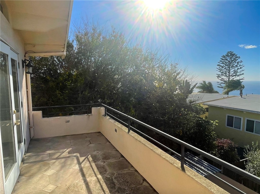 989 Miramar Street, Laguna Beach CA 92651 - photo 11