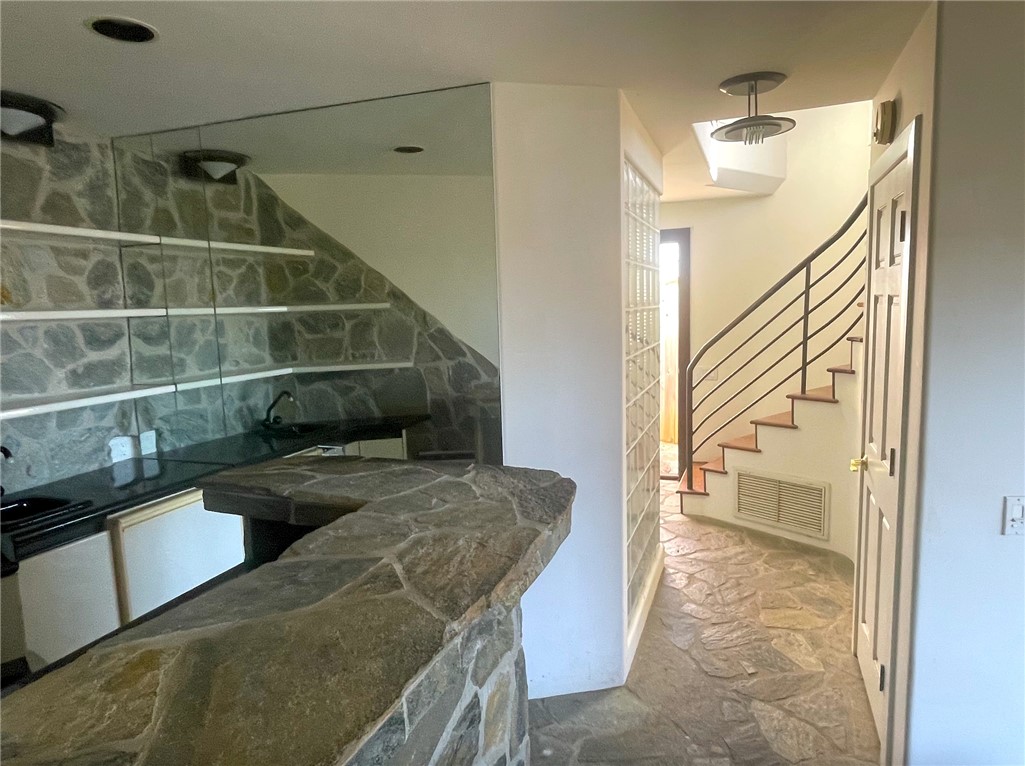 989 Miramar Street, Laguna Beach CA 92651 - photo 12