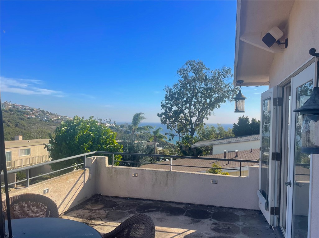 989 Miramar Street, Laguna Beach CA 92651 - photo 15
