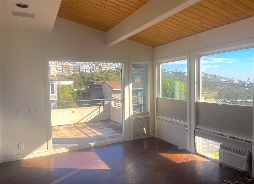 989 Miramar Street, Laguna Beach CA 92651 - photo 16