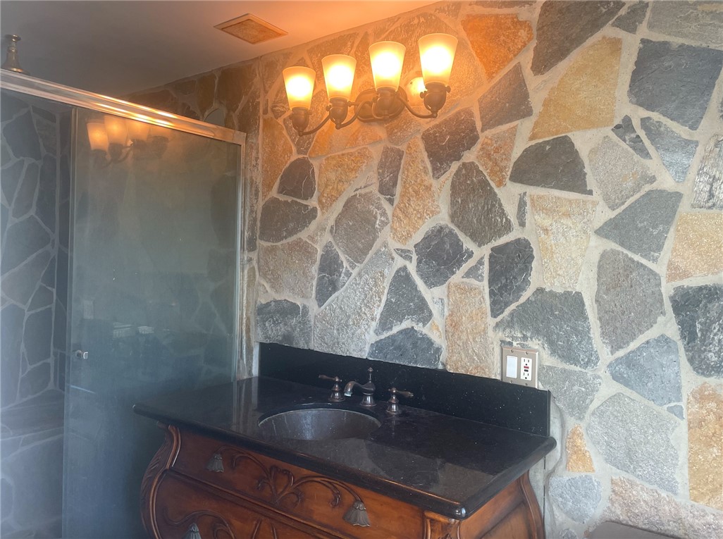 989 Miramar Street, Laguna Beach CA 92651 - photo 17