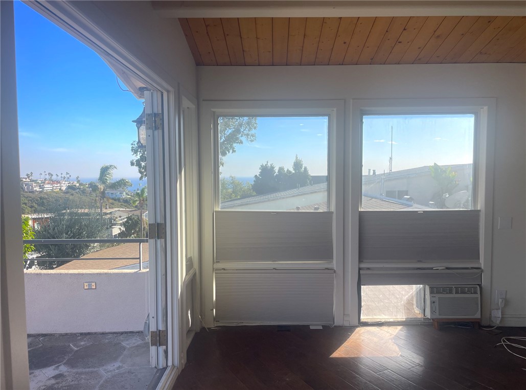 989 Miramar Street, Laguna Beach CA 92651 - photo 18