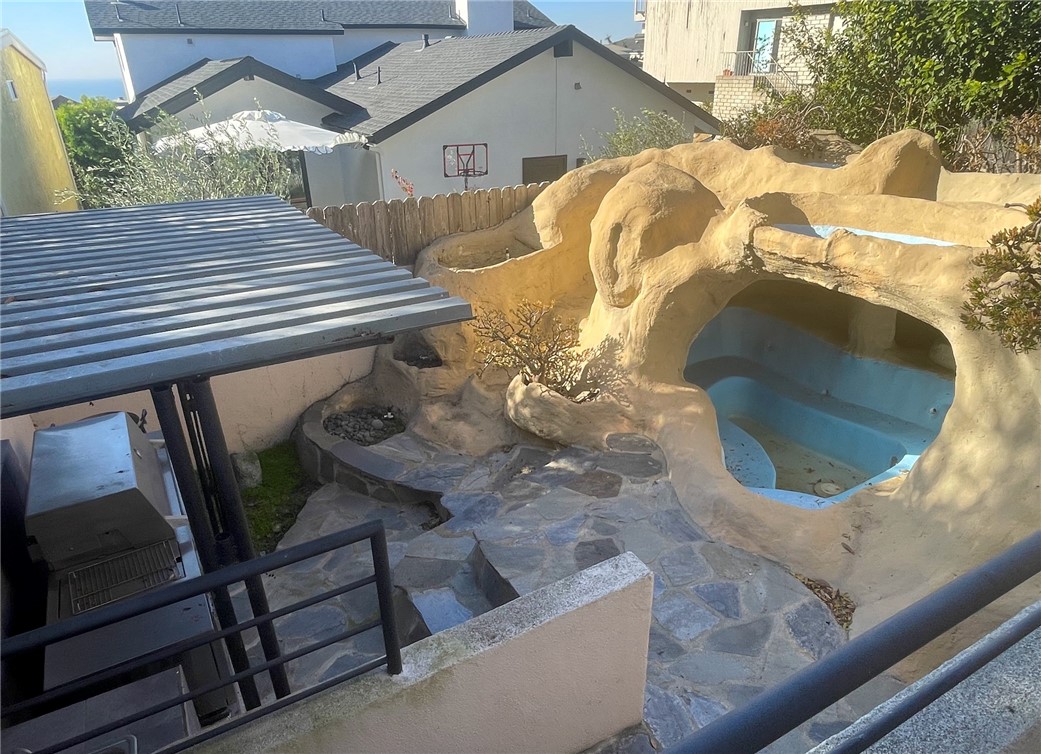 989 Miramar Street, Laguna Beach CA 92651 - photo 20