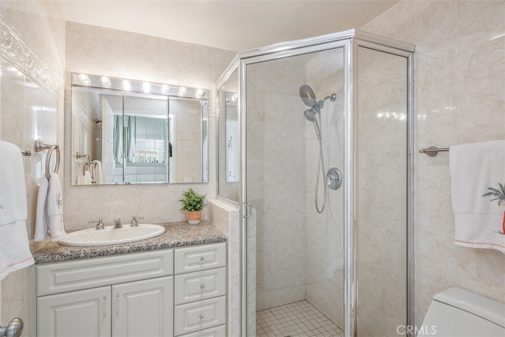 First-level 3/4 bathroom - 99 Blue Lagoon, Laguna Beach CA 92651 - photo 15