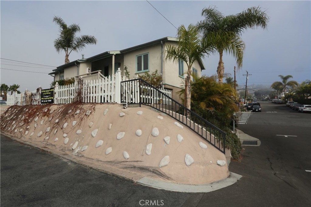 995 Glenneyre Street, Laguna Beach CA 92651 - photo 1
