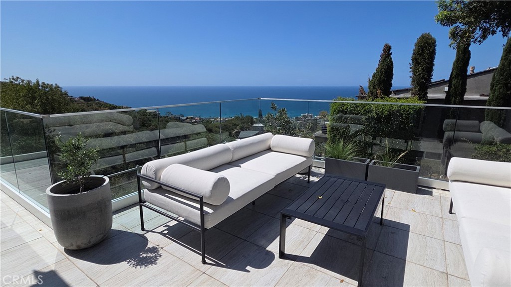 Imagine this view while enjoying the morning cup of coffee - or an evening tea. - 995 Summit, Laguna Beach CA 92651 - photo 2