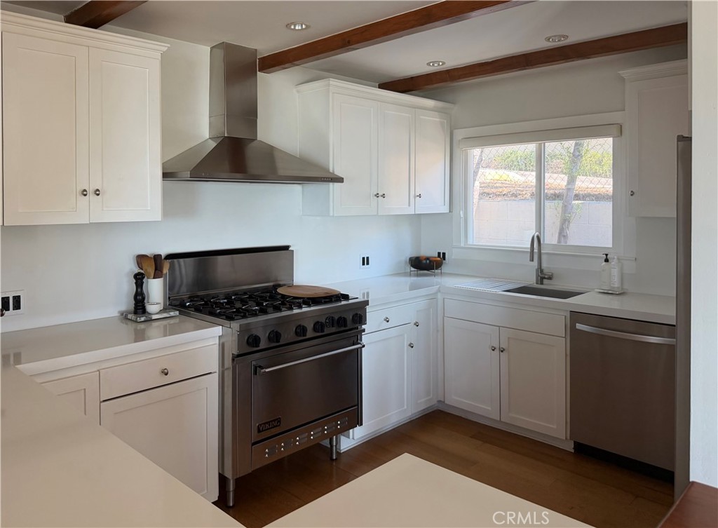 Plenty of room in the chefs kitchen. - 995 Summit, Laguna Beach CA 92651 - photo 6