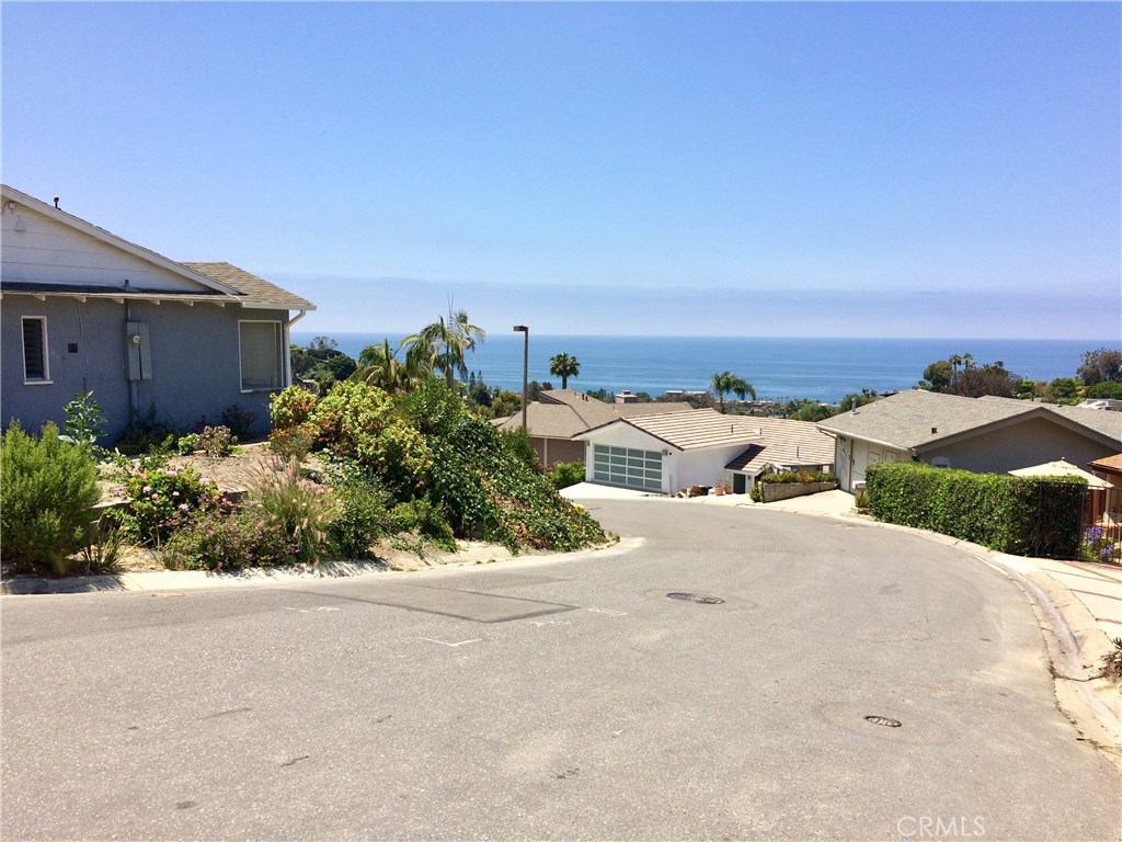 Ocean views from this quaint and charming home up in Bluebird Canyon. - 999 Oriole Drive, Laguna Beach CA 92651 - photo 1