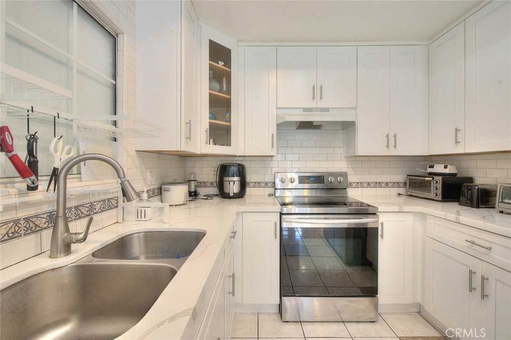 kitchen - 22676 Genova, Laguna Hills CA 92653 - photo 6