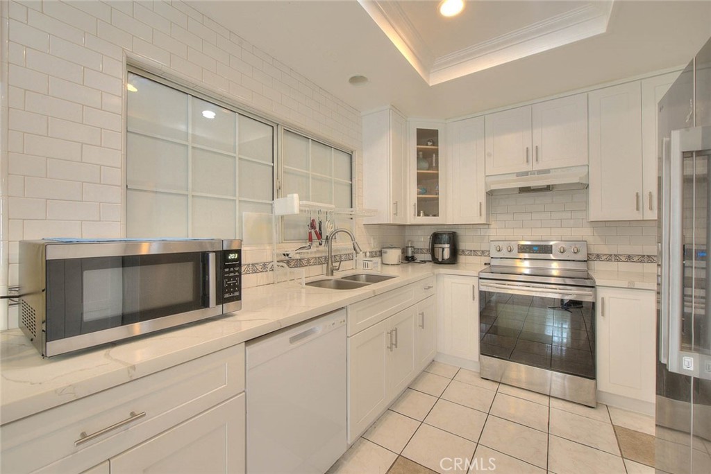 kitchen - 22676 Genova, Laguna Hills CA 92653 - photo 7