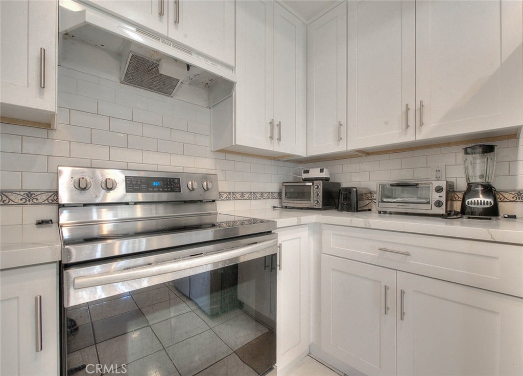 kitchen - 22676 Genova, Laguna Hills CA 92653 - photo 8