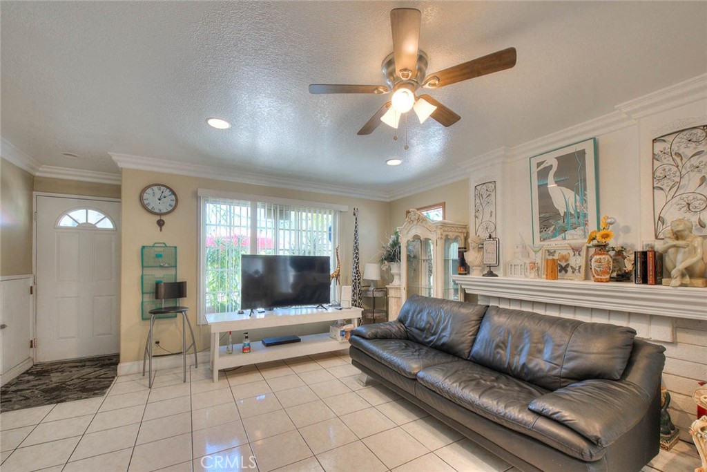 living room - 22676 Genova, Laguna Hills CA 92653 - photo 11