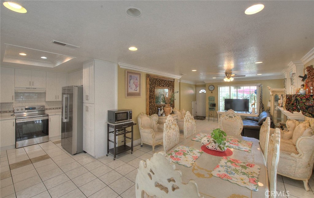 Dining room - 22676 Genova, Laguna Hills CA 92653 - photo 12
