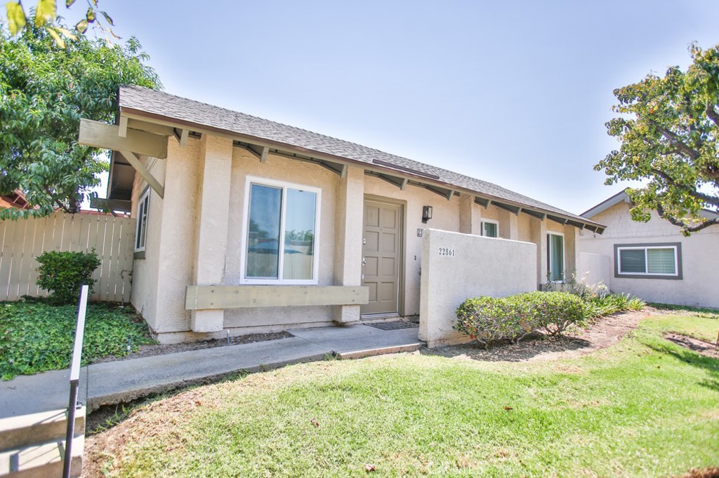 22861 Caminito Manresa 19, Laguna Hills CA 92653 - photo 1